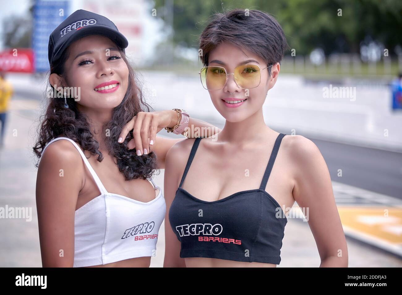 Schöne asiatische Frauen posieren für ein Fotoshooting. Weibliche Modelle. Thailand Südostasien. Stockfoto