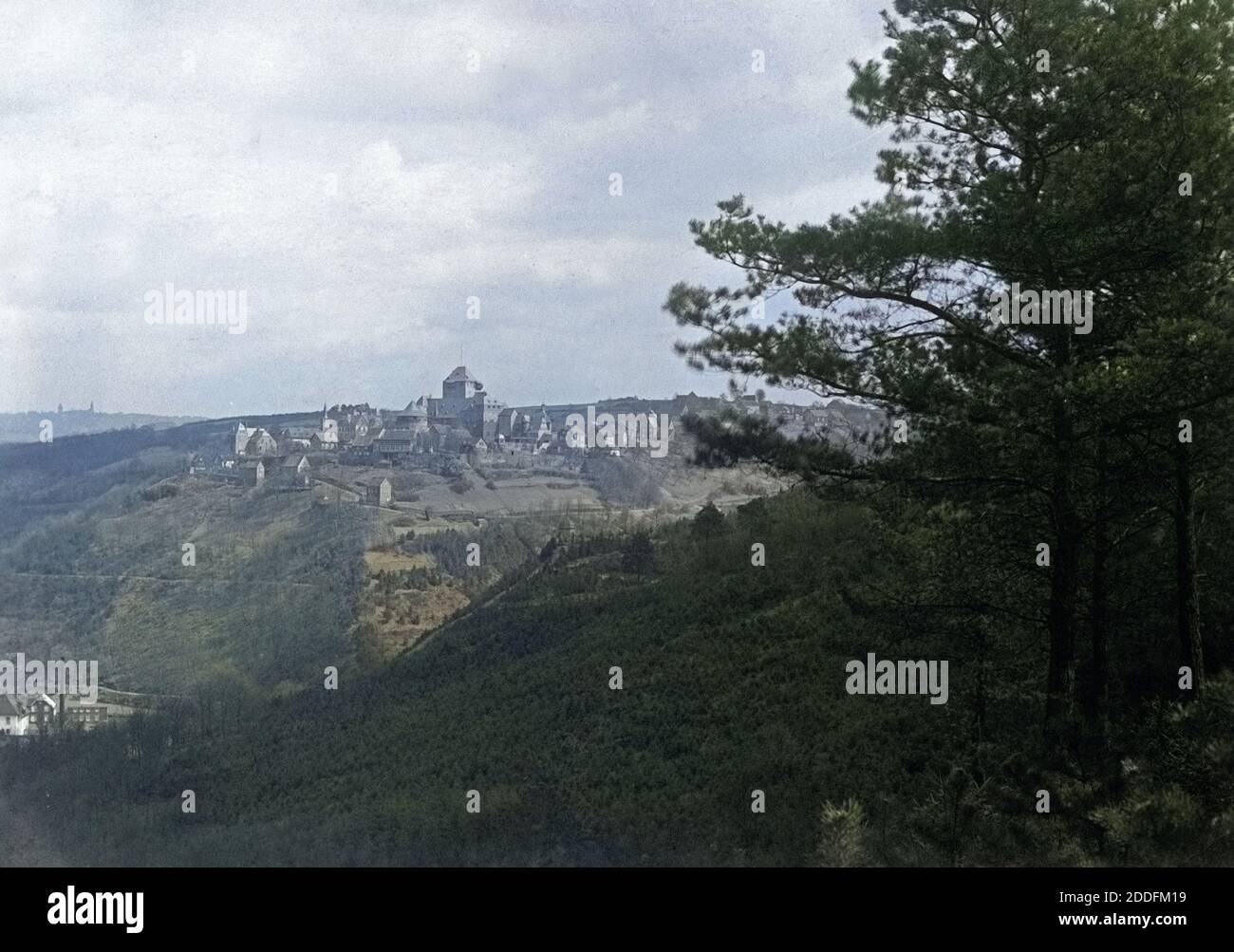 Blick Auf Schloss Burg Bei Solingen, Deutschland 1920er Jahre. Blick auf Schloss Burg Burg in der Nähe von Solingen in Deutschland der 1920er Jahre. Stockfoto