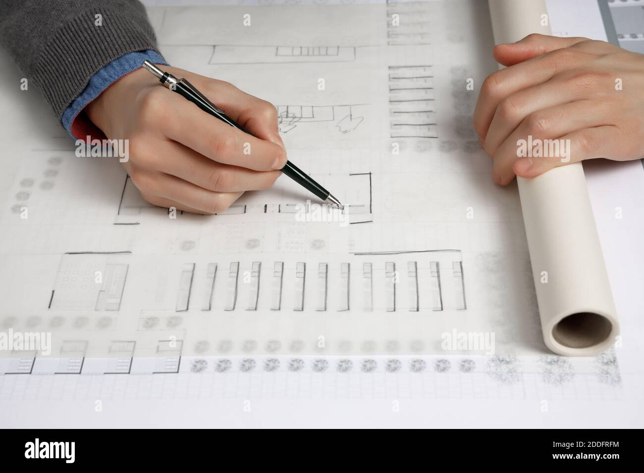 Architekt Hand Zeichnung Bauplan Skizze mit mechanischen Bleistift Stockfoto