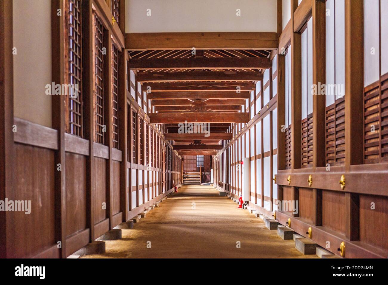 TAKAOKA, JAPAN - 30. JANUAR 2017: Ein innerer Flur des Zuiryuji-Tempels. Der Komplex stammt aus dem Jahr 1613. Stockfoto