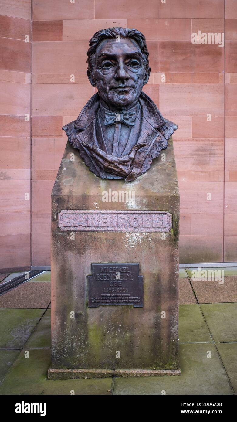 Statue von Sir john barbirolli vor der Brautshalle in manchester Stockfoto
