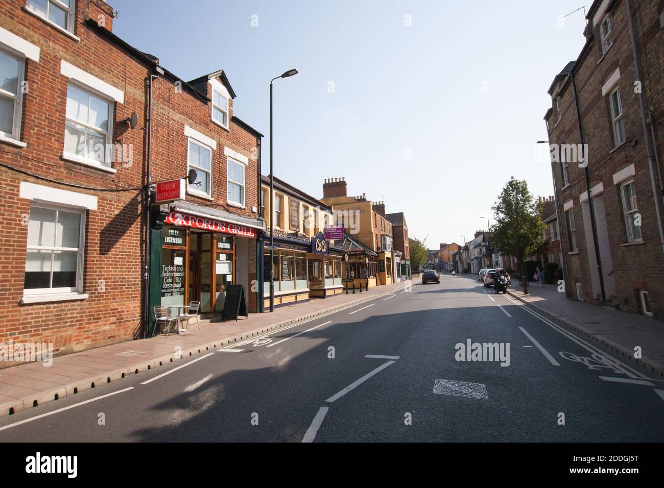 Die Cowley Road in St Clements in Oxford, Großbritannien, aufgenommen am 15. September 2020 Stockfoto