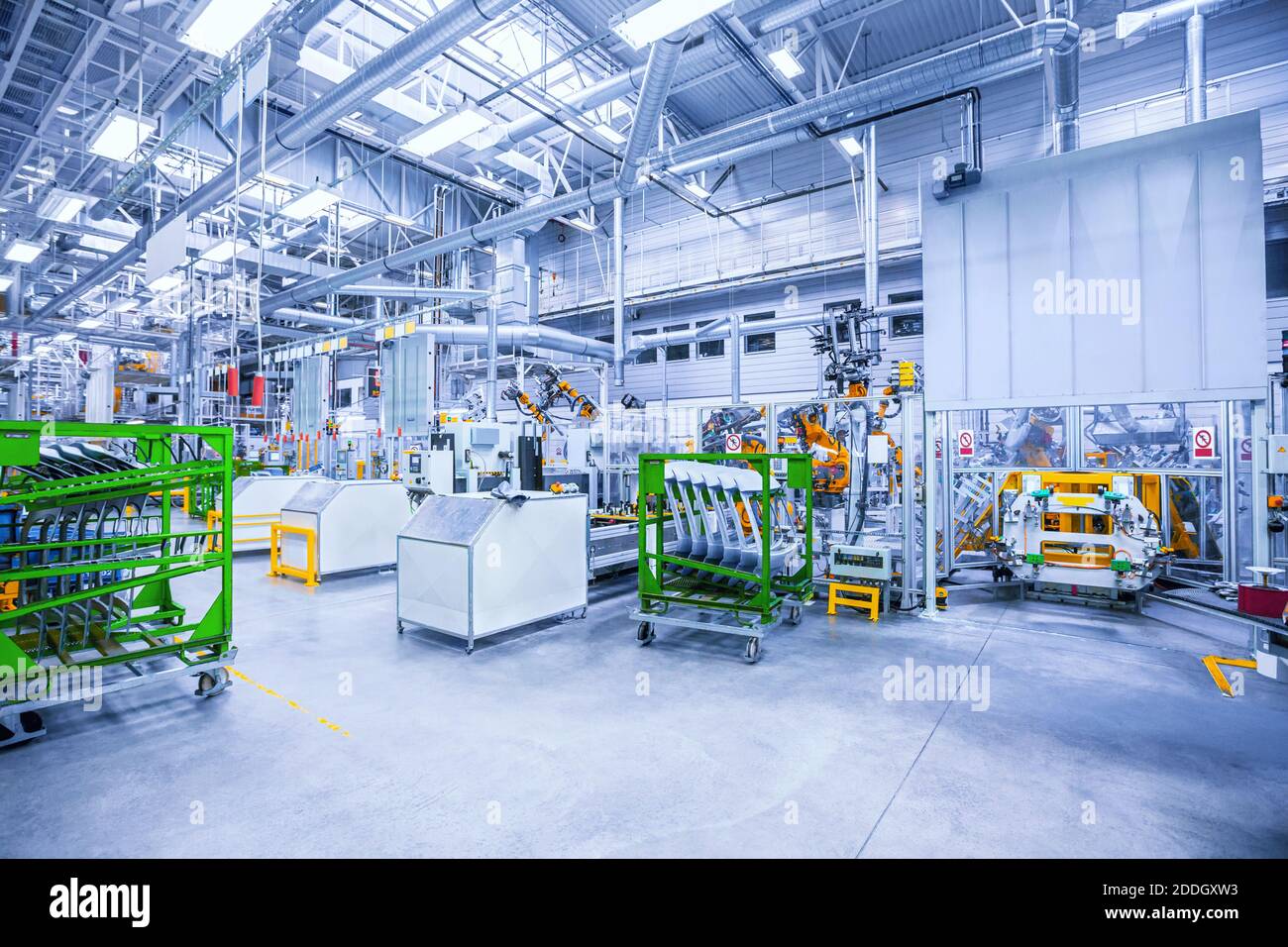 Roboter in einem Automobilwerk Stockfoto