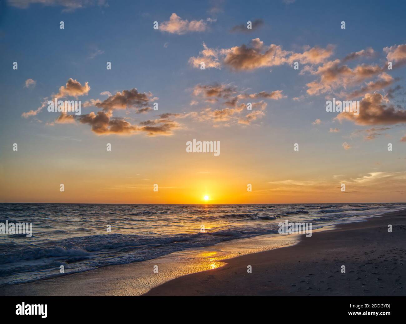 Sonnenuntergang über dem Golf von Mexiko von Sanibel Island Florida In den Vereinigten Staaten Stockfoto