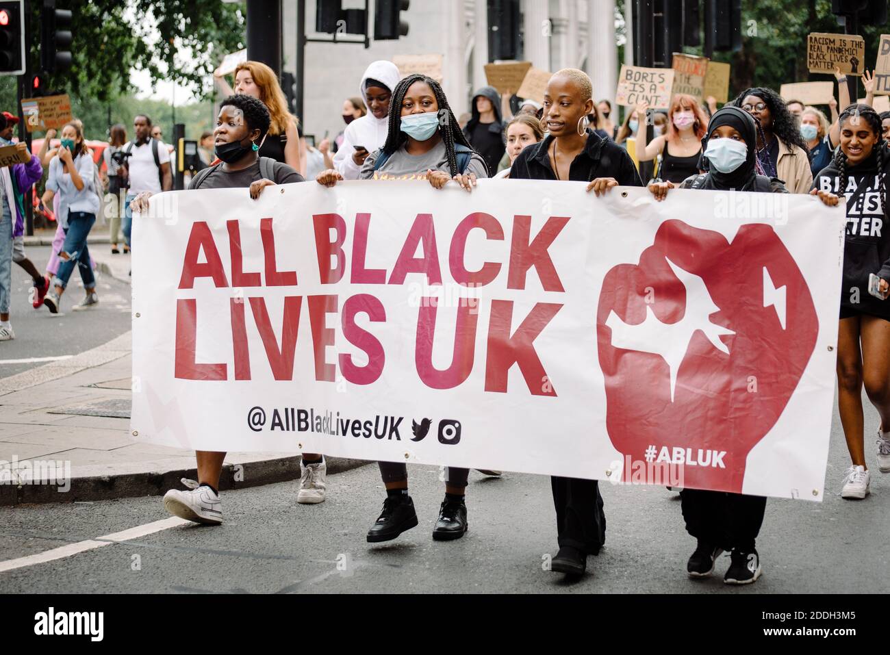 London, Großbritannien - 16. August 2020: Alle Schwarzen leben Großbritannien marschieren von Marble Arch zum Parliament Square, um Black Lives Matter zu unterstützen Stockfoto