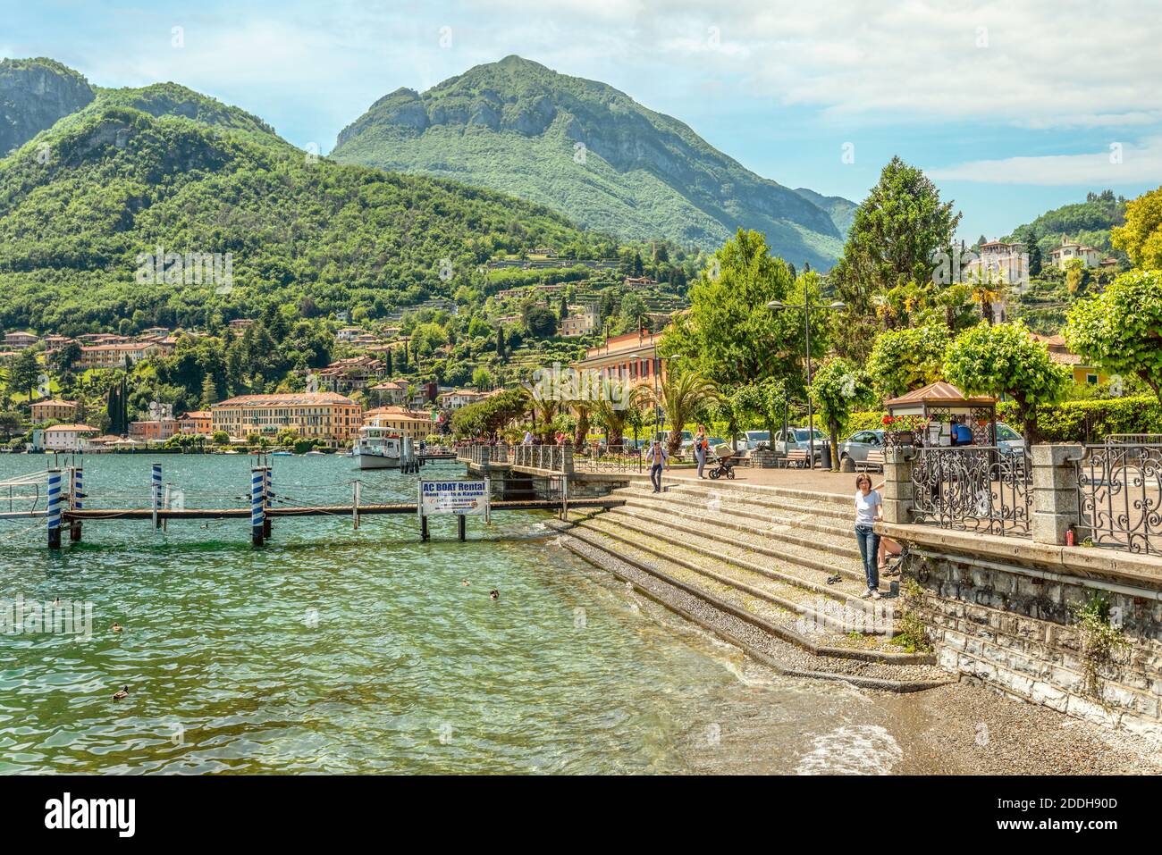 Hafen und Hafengebiet von Menaggio am Comer See, Lombardei, Italien