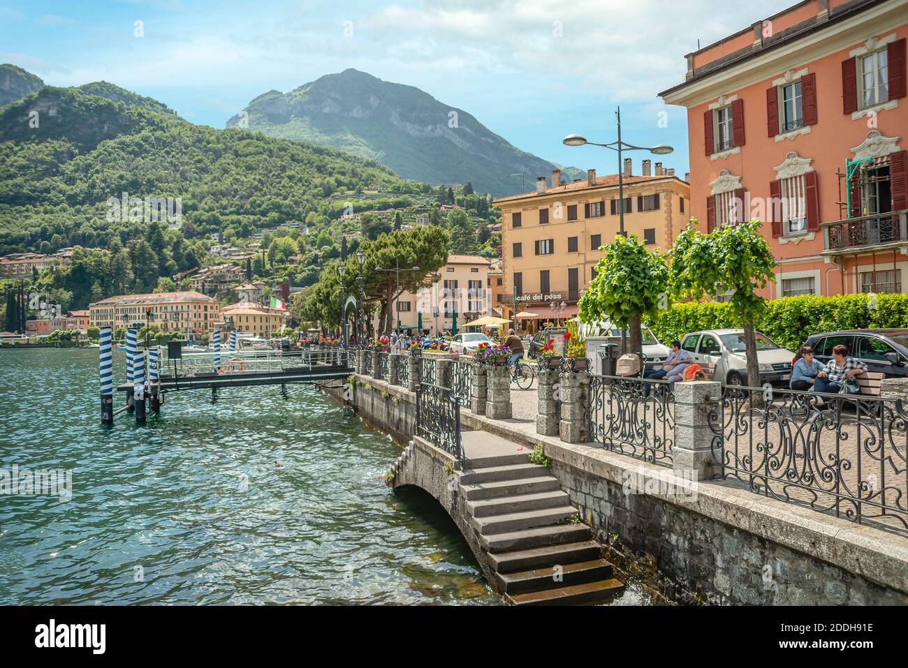 Hafen und Hafengebiet von Menaggio am Comer See, Lombardei, Italien Stockfoto