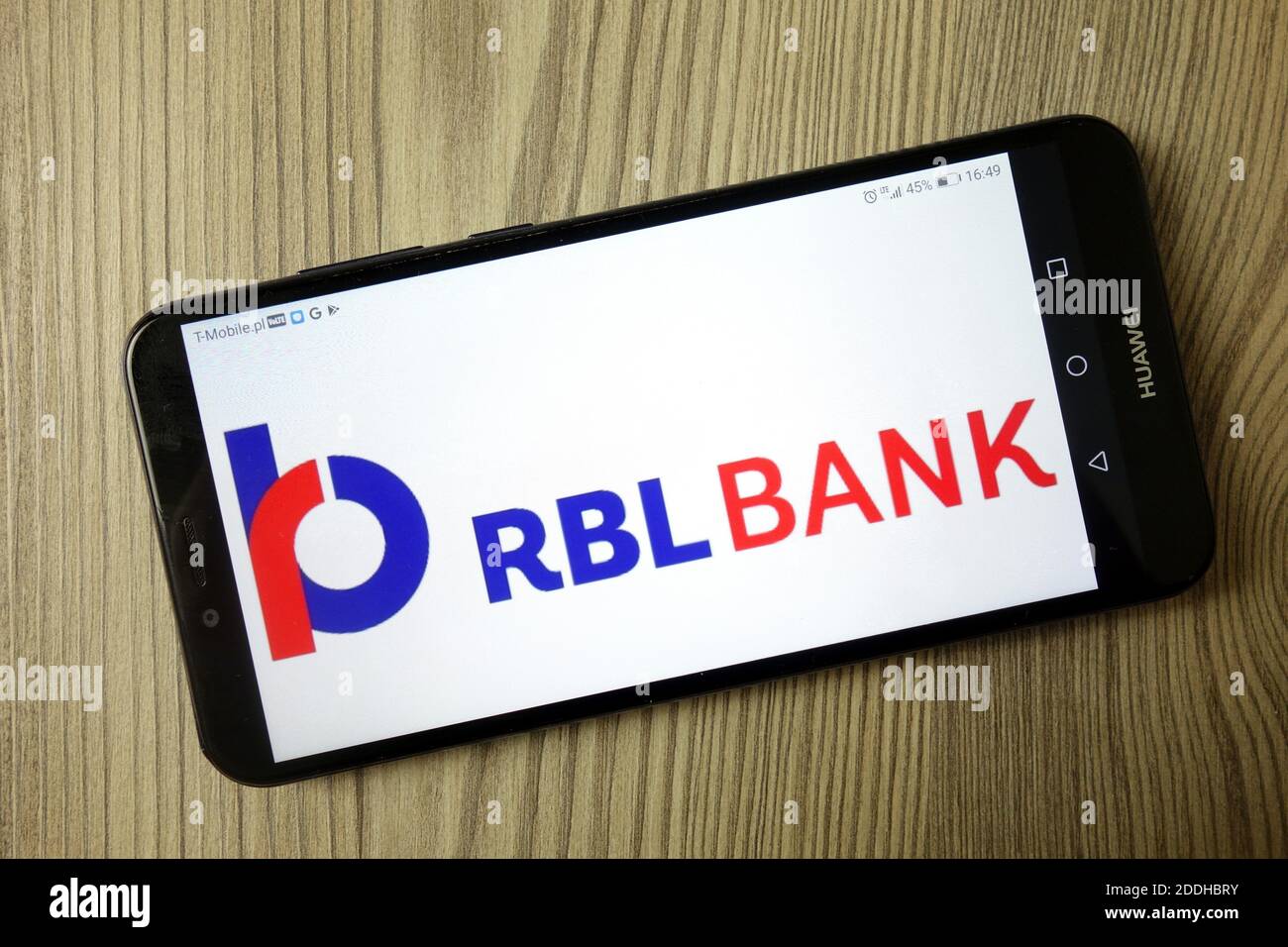 KONSKIE, POLEN - 21. Dezember 2019: Logo der RBL Bank auf dem Mobiltelefon Stockfoto