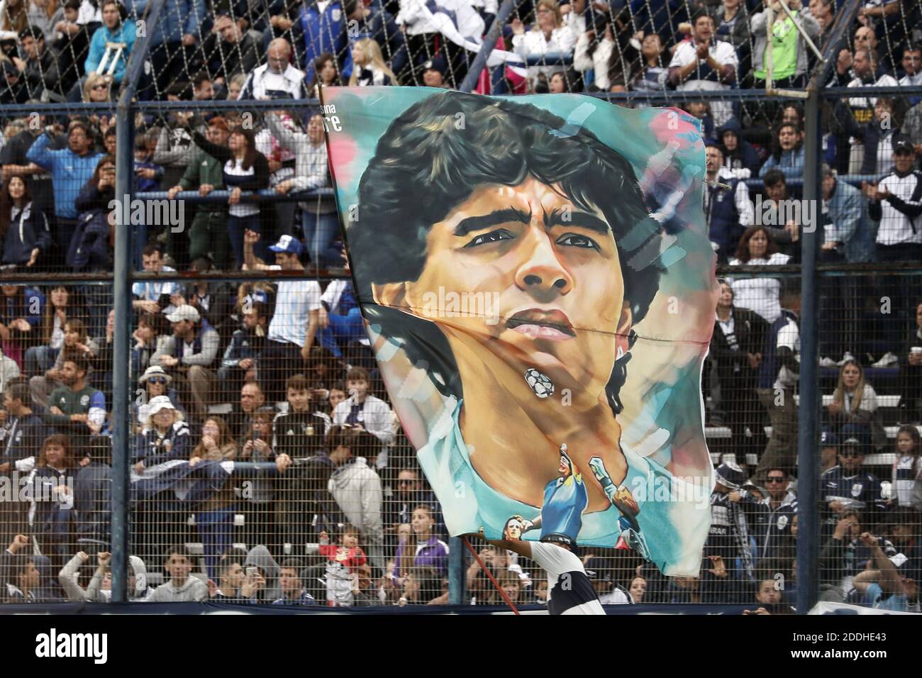 firo: 08.09.2019 Argentinien Argentiniens Idol Diego Maradona wurde in seinem neuen Club Gimnasia La Plata euphorisch begrüßt. Zehntausende Fans des First Division Clubs feierten bei seiner offiziellen Präsentation als Trainer den Kapitän des Weltmeisters 1986 Stockfoto