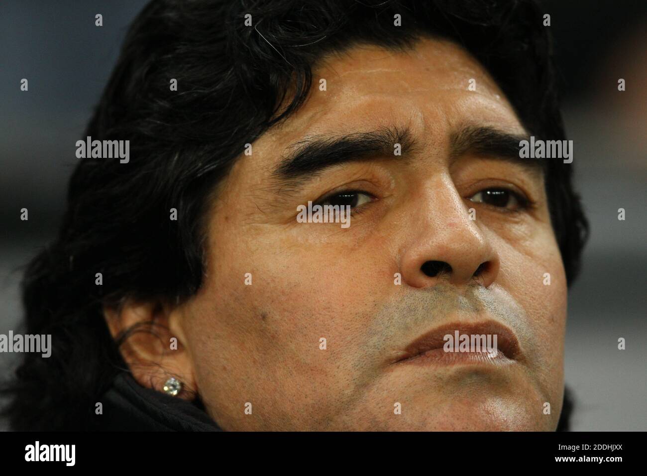 ARCHIV FOTO Tod von DIEGO MARADONNA: 25. November 2020. Diego Armando MARADONNA, ARG Trainer, Headcoach gestikuliert und gibt Anweisungen , schreit DEUTSCHLAND - ARGENTINIEN 0-1 Deutsche Fussball Nationalmannschaft DFB Laenderspiel, am 03.03.2010 in Muenchen, GER © Peter Schatz / Alamy Live News Stockfoto