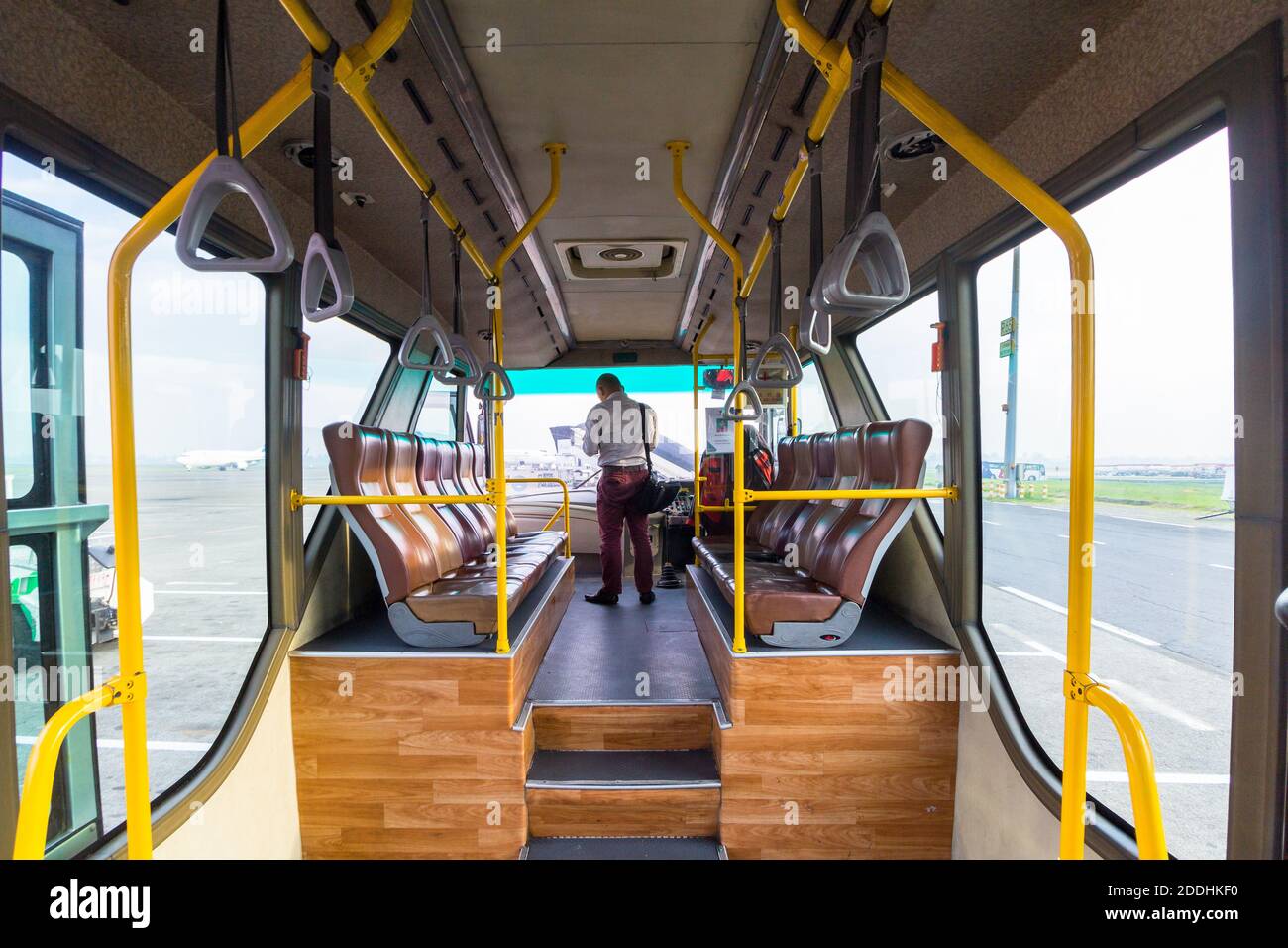 Innenausstattung eines Flughafenbusses im Soekarno-Hatta International Airport, Jakarta, Indonesien Stockfoto