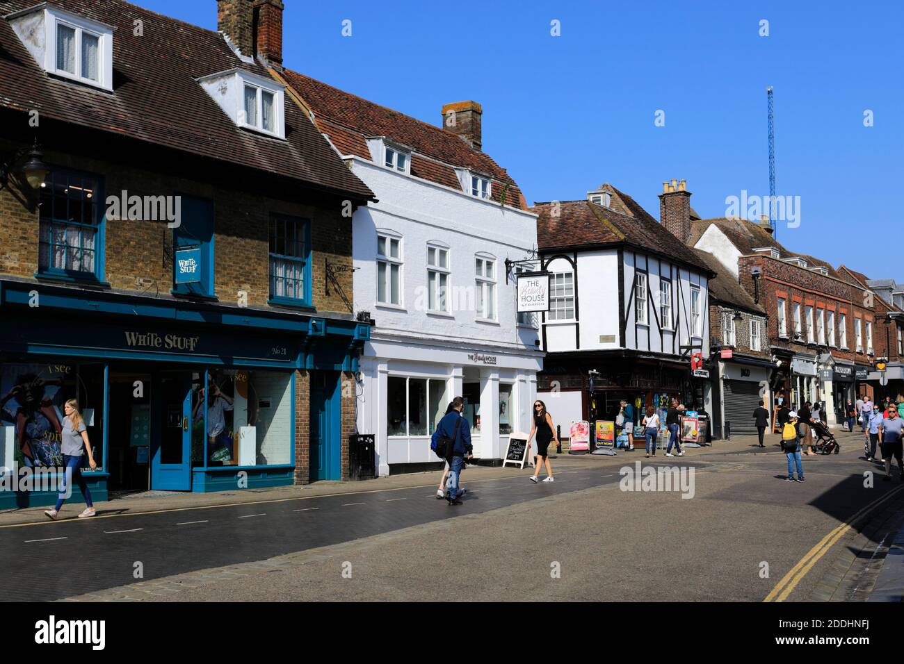Blick auf die Straße im Stadtzentrum von St Albans City, Hertfordshire County, England, Großbritannien Stockfoto