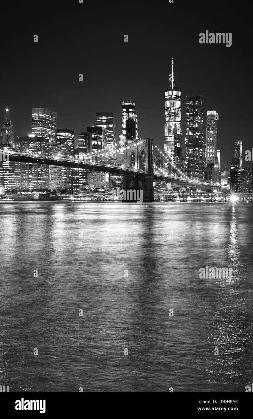 Schwarz-Weiß-Blick auf Manhattan Waterfront, New York City, USA. Stockfoto