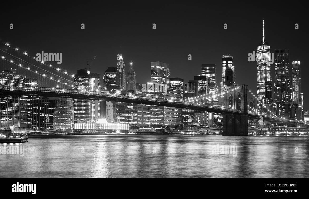 Schwarz-Weiß-Blick auf Manhattan Waterfront, New York City, USA. Stockfoto