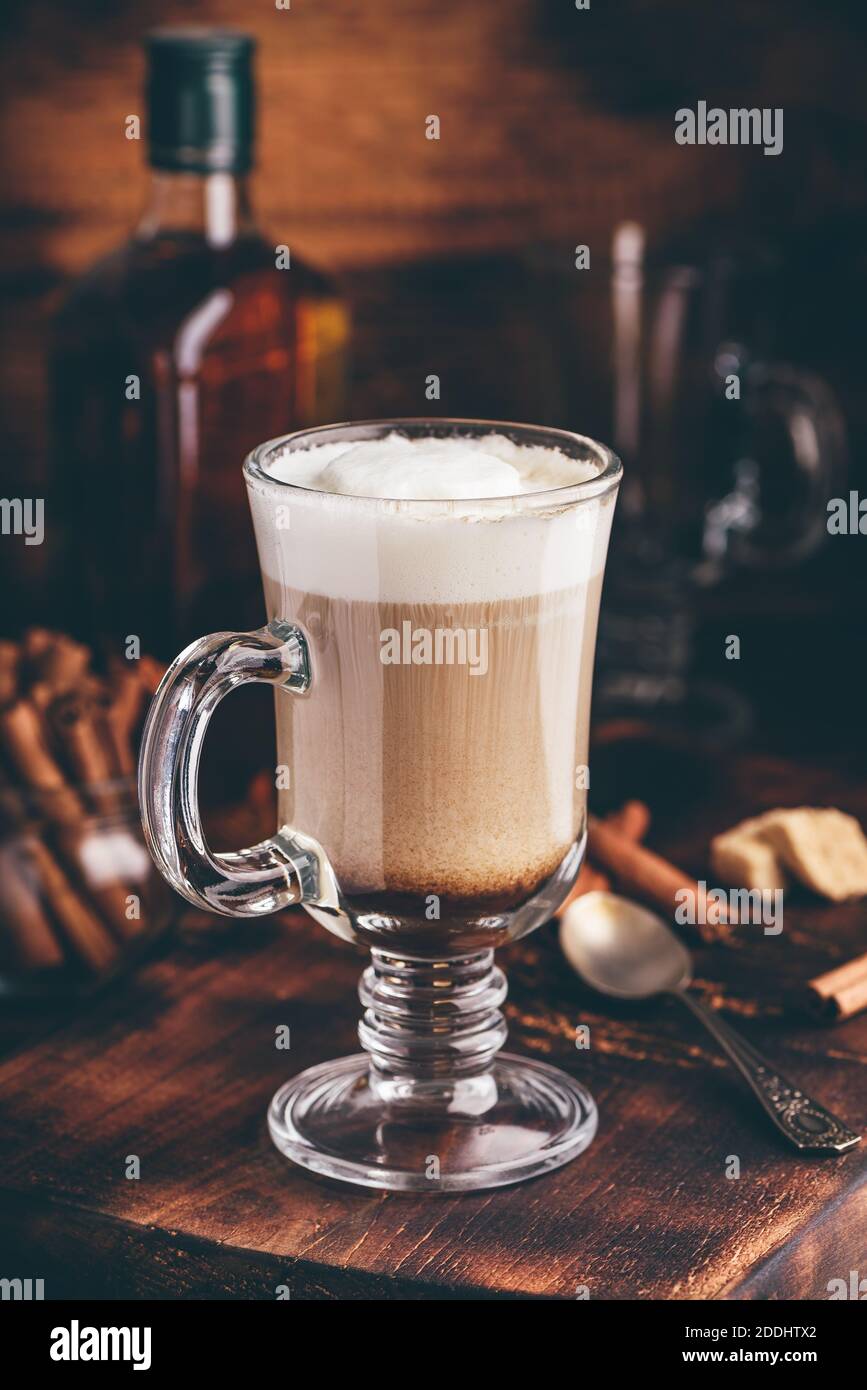 Kaffee Mit Eierlikör Und Sahne Name Kaffee Stark Stockfotos und -bilder Kaufen - Alamy