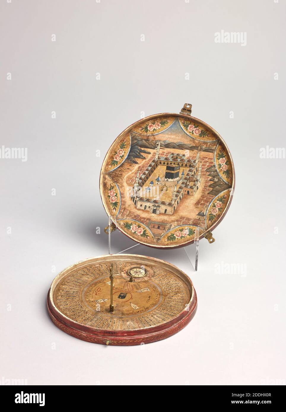 Qibla Indikator, 1700-1825 auch bekannt als Qibla Kompass, Qibla Indikatoren werden verwendet, um die Richtung und Zeit des Gebets von muslimischen Gläubigen zu finden. Nach den zentralen Grundsätzen (oder fünf Säulen) des Islam müssen sie fünf Mal am Tag beten., Angewandte Kunst, Religion, Islam Stockfoto