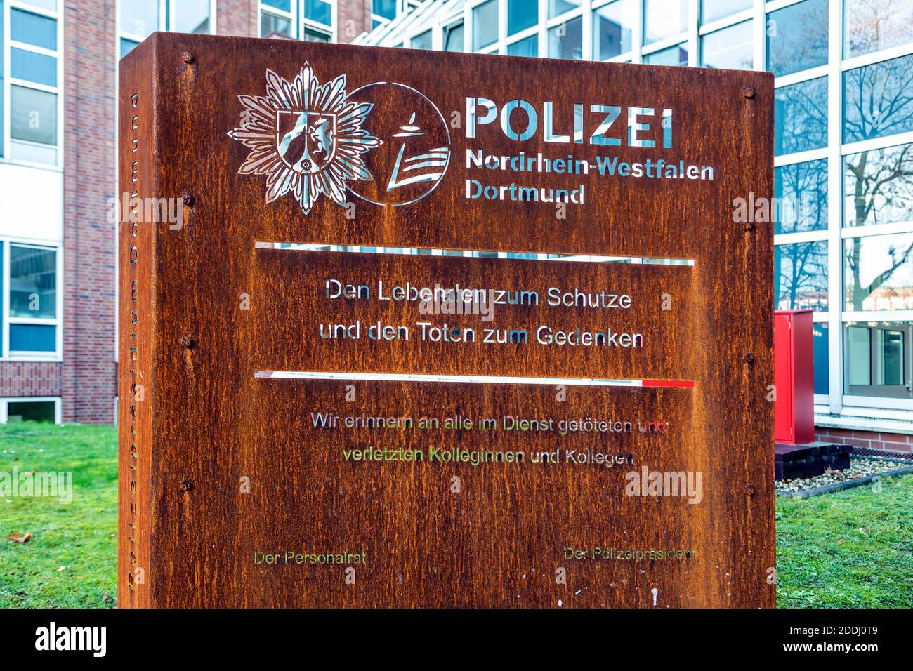 Gedenktafel am Haupteingang der Dortmunder Polizei Hauptsitz Stockfoto