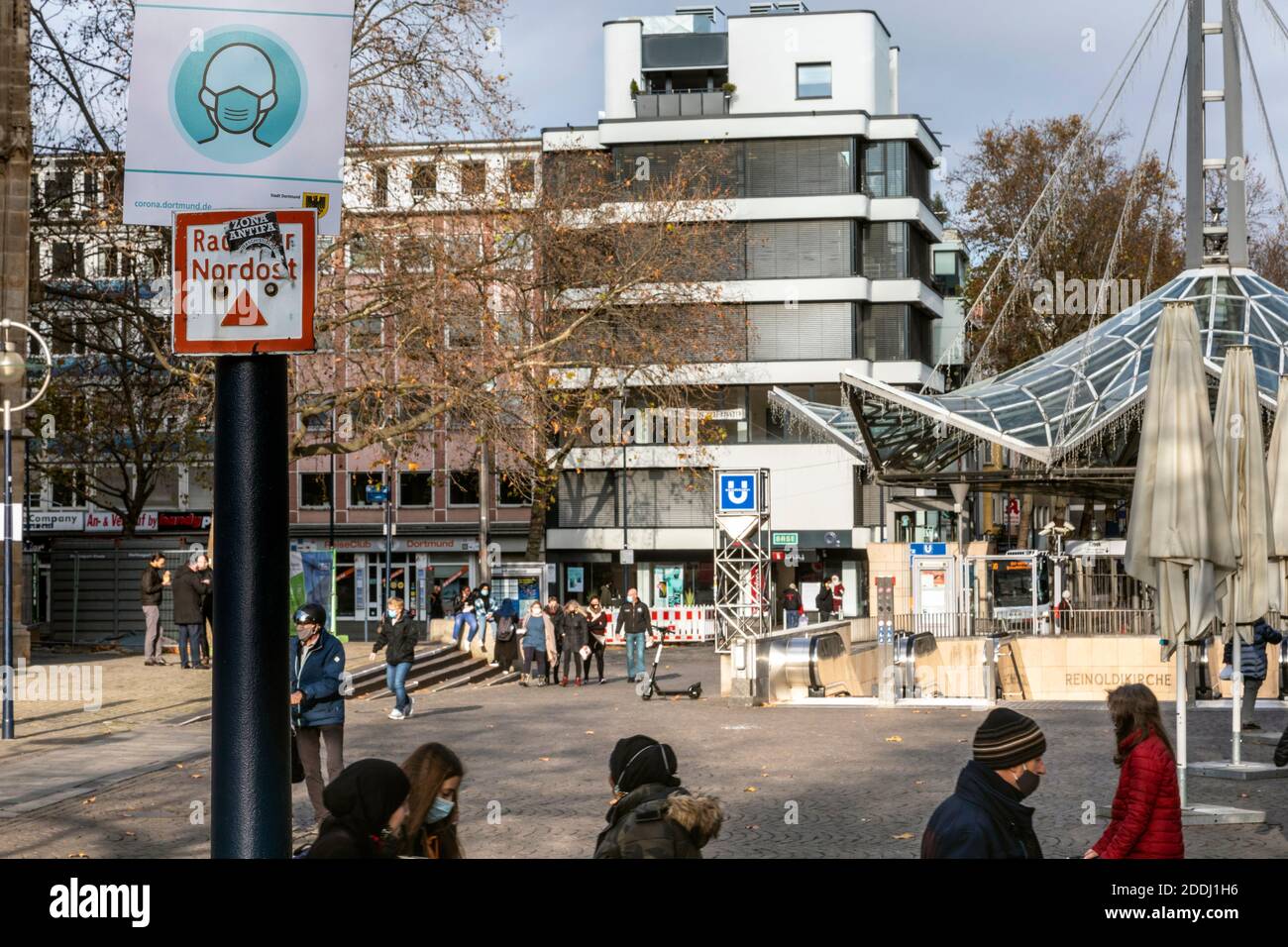 Maskenpflicht in den Fußgängerzonen in Dortmund, Weihnachtsmarkt abgesagt Stockfoto