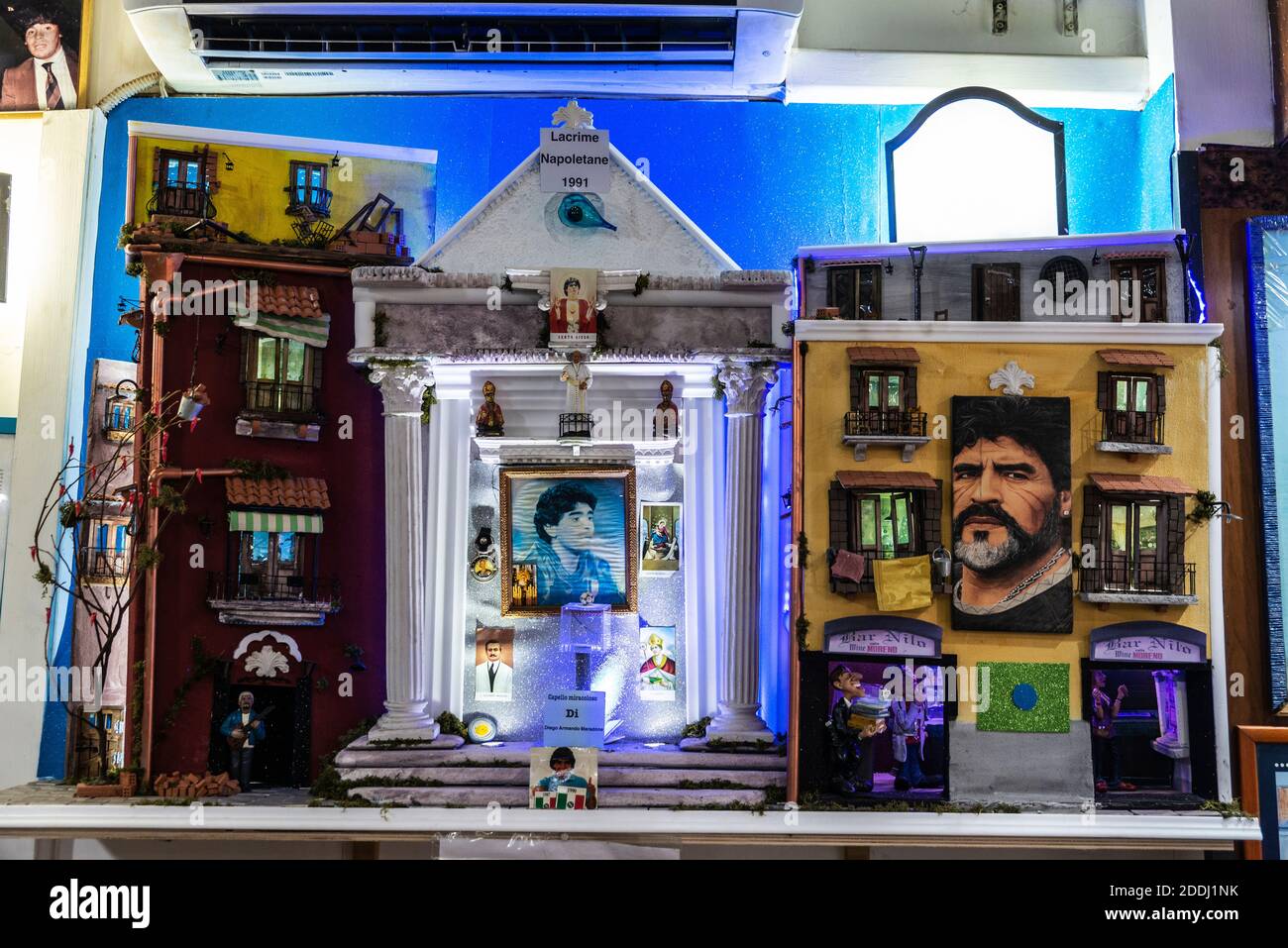 Neapel, Italien - 9. September 2019: Altar gewidmet Diego Armando Maradona in einer Bar von Neapel oder Neapel, Italien Stockfoto