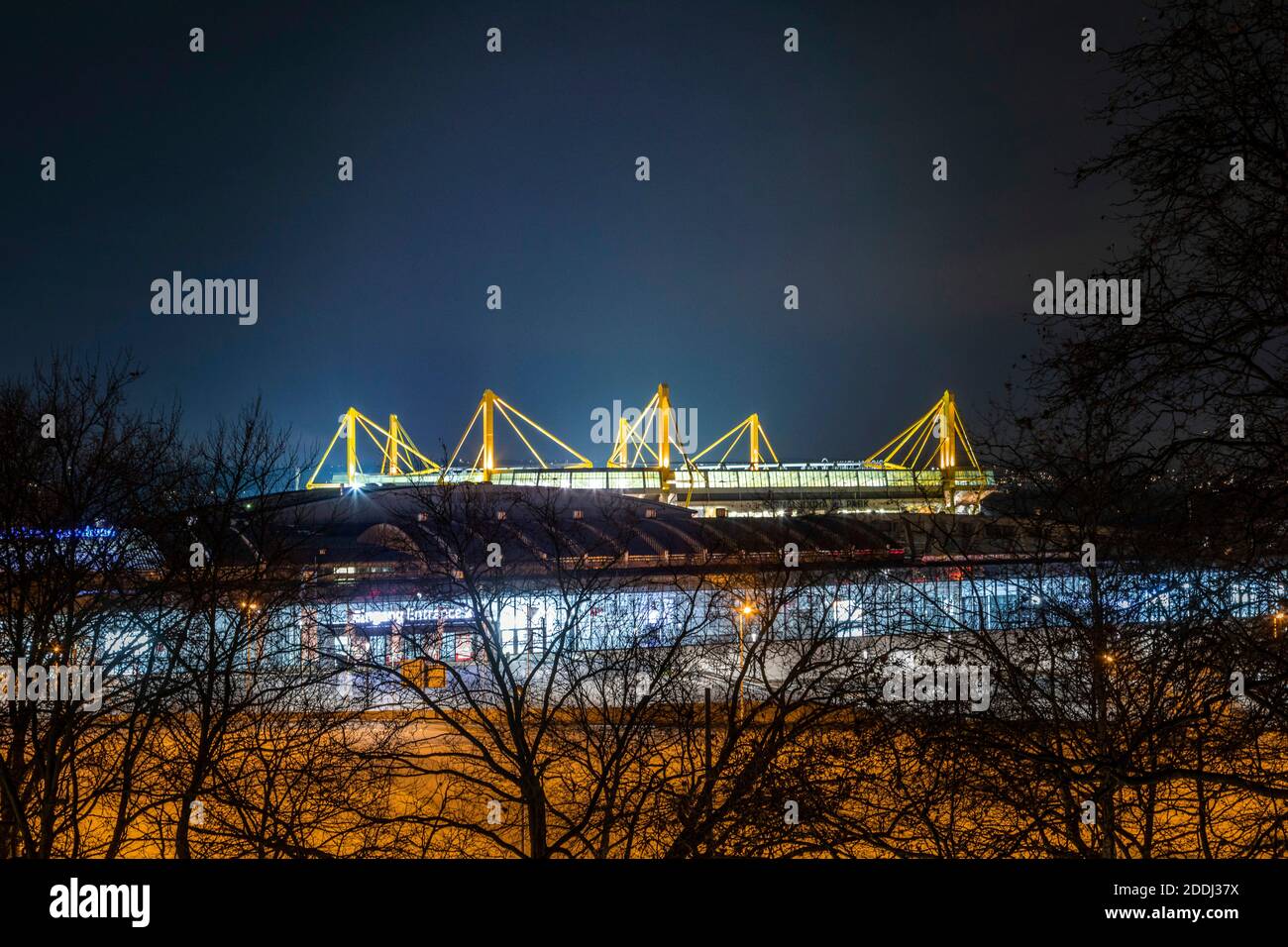 Westfalenstadion des BVB Dortmund, ohne Zuschauer bei einem Heimspiel in der Corona-Zeit Stockfoto