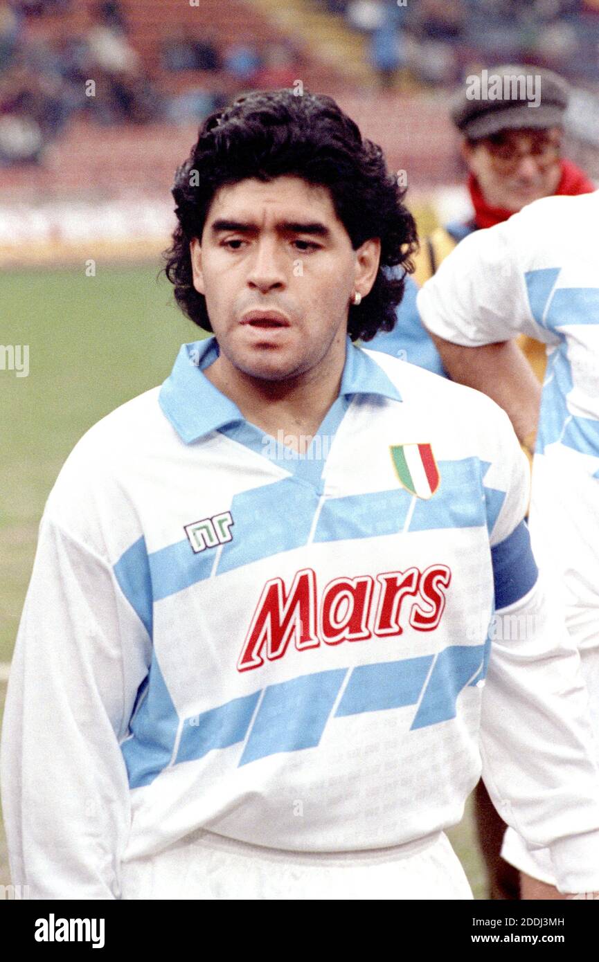 Mailand Italien , 1989 Meazza Stadium , Diego Maradona , Fußballspieler von Napoli Fußball, vor einem Spiel mit FC. Inter Stockfoto