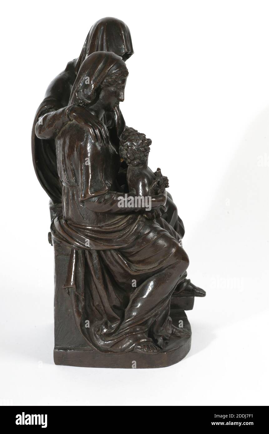 Jungfrau und Kind mit der heiligen Anna, 1500-1525, Andrea Sansovino. Sansovino war der führende venezianische Bildhauer der Renaissance, obwohl sein Ruhm von dem seines Zeitgenossen Michelangelo überschattet wurde. Das Thema der hl. Anna mit ihrer Tochter, der Jungfrau und dem Christkind in der italienischen Renaissance ist am besten durch mehrere Gemälde von Leonardo da Vinci bekannt, aus denen Sansovinos Behandlung letztlich abgeleitet wird Stockfoto Jungfrau und Kind mit der heiligen Anna, 1500-1525, Andrea Sansovino. Sansovino war der führende venezianische Bildhauer der Renaissance, obwohl sein Ruhm von dem seines Zeitgenossen Michelangelo überschattet wurde. Das Thema der hl. Anna mit ihrer Tochter, der Jungfrau und dem Christkind in der italienischen Renaissance ist am besten durch mehrere Gemälde von Leonardo da Vinci bekannt, aus denen Sansovinos Behandlung letztlich abgeleitet wird Stockfoto