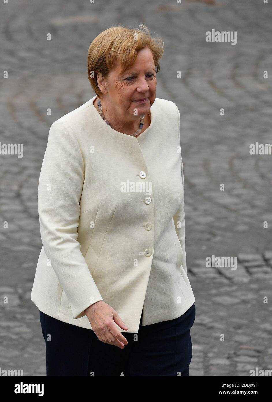 Bundeskanzlerin Angela Merkel wird am Ende der Militärparade am 14. Juli 2019 auf der Champs-Elysees in Paris unter den Soldaten zu sehen sein. Foto von christian Liewig/ABACAPRESS.COM Stockfoto