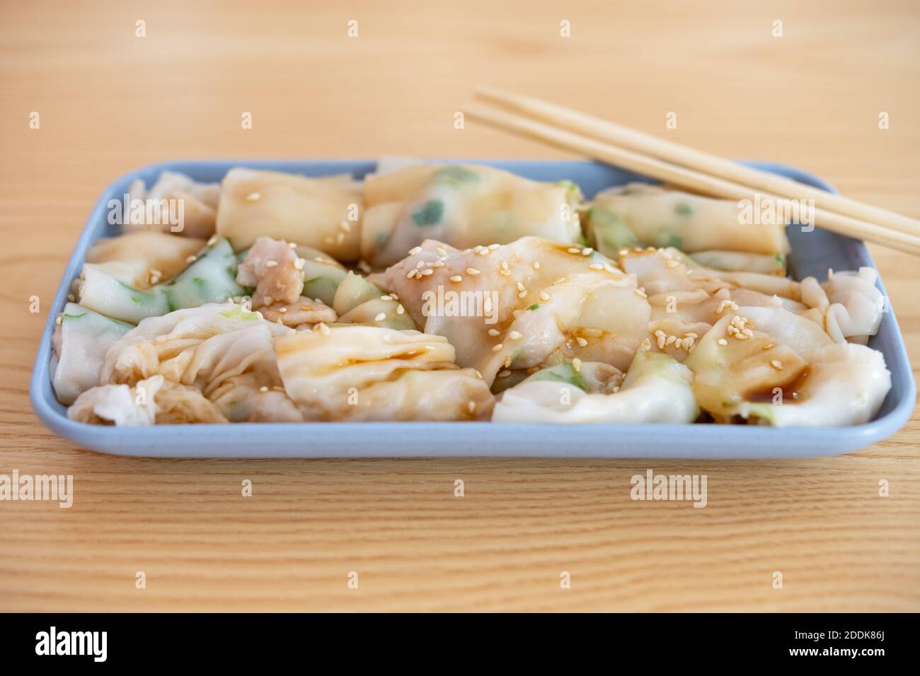 Seitenansicht traditionelle kantonesische Küche mit Cheong-Spaß oder Reis Nudelrollen Stockfoto