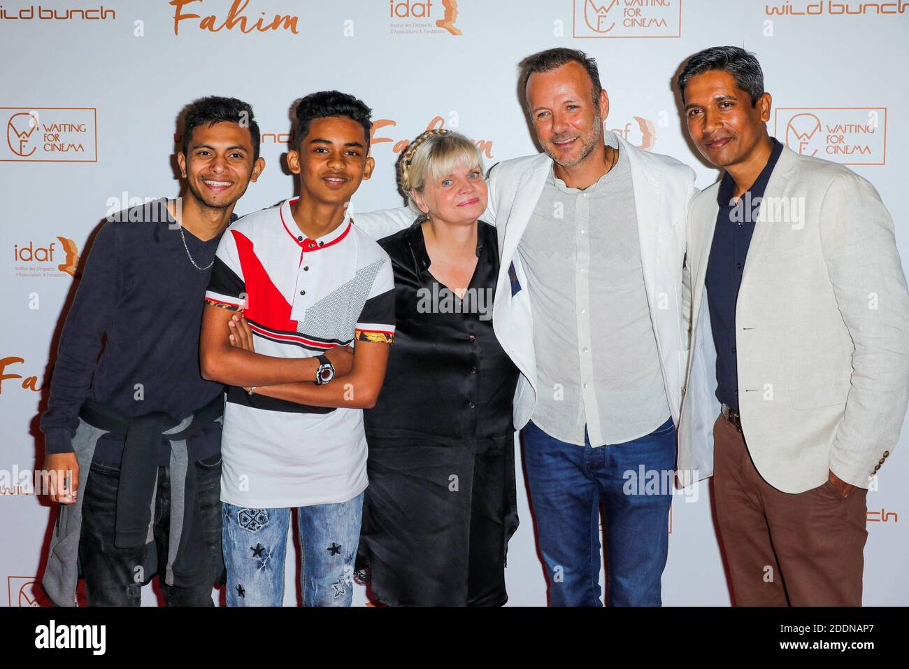 Isabelle Nanty, Fahim Mohammad, Ahmed Assad, Pierre-François Martin-Laval alias PEF und Mizanur Rahaman bei der Premiere von Fahim am 29. September 2019 im Grand Rex in Paris, Frankreich. Foto von David Boyer/ABACAPRESS.COM Stockfoto