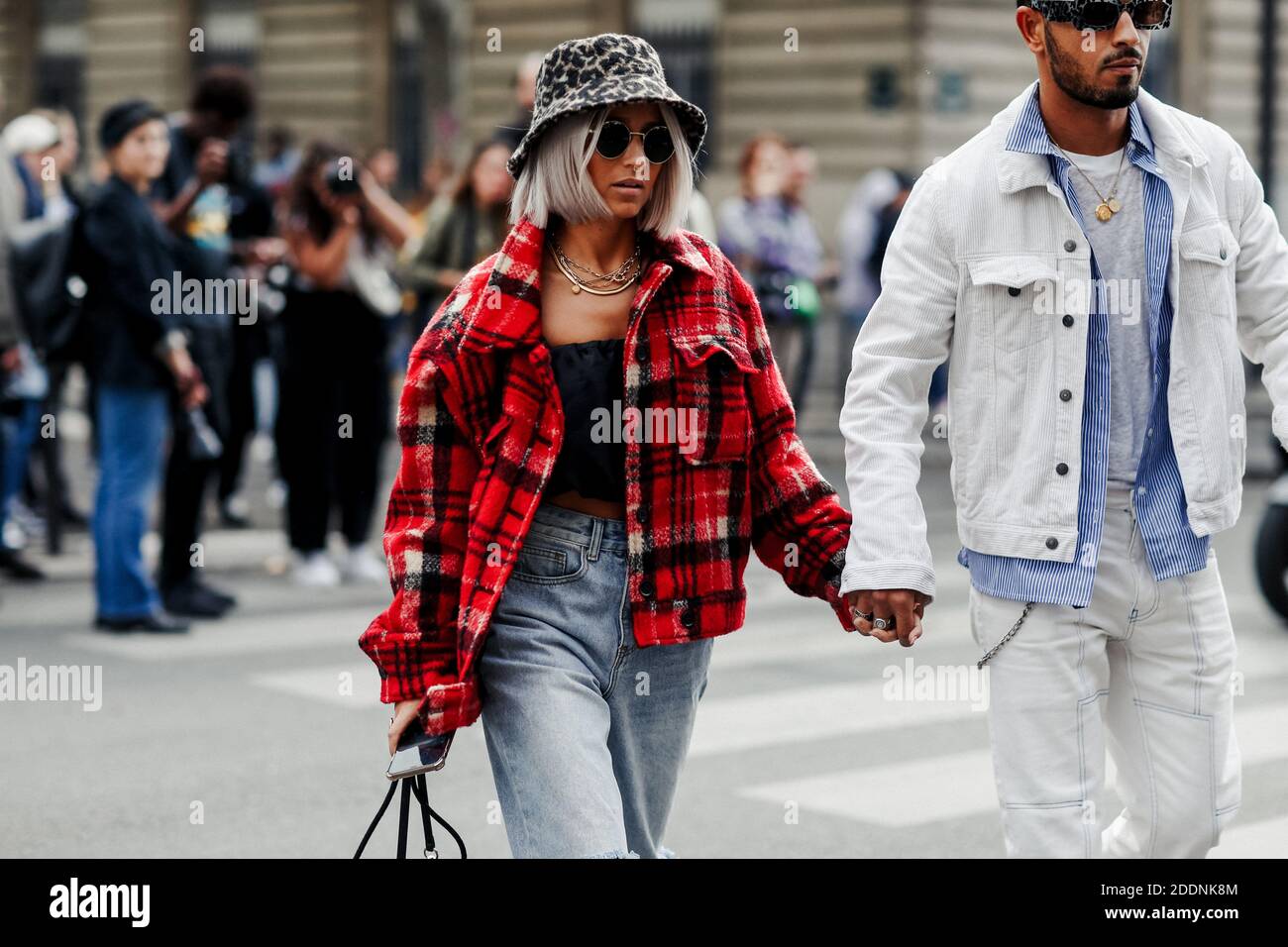 Street Style, Camille Callen (Noholita) und ihr Freund Saam bei der Redemption Spring-Summer 2020 Ready-to-Wear Show, die am 26. September 2019 im Hotel de Ville, Paris, Frankreich, stattfand. Foto von Marie-Paola Bertrand-Hillion/ABACAPRESS.COM Stockfoto