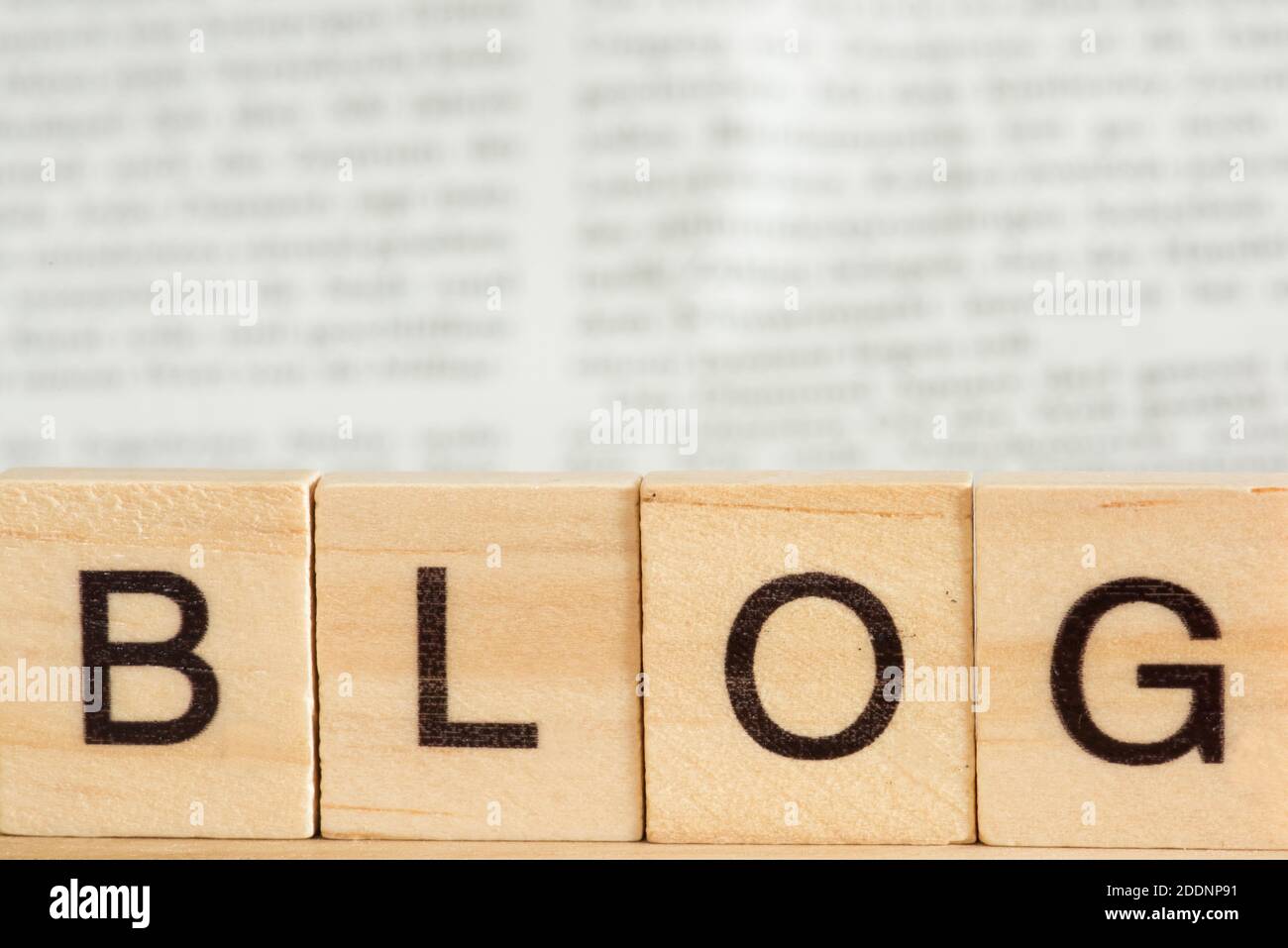 Ein Blog und eine Zeitung Stockfoto