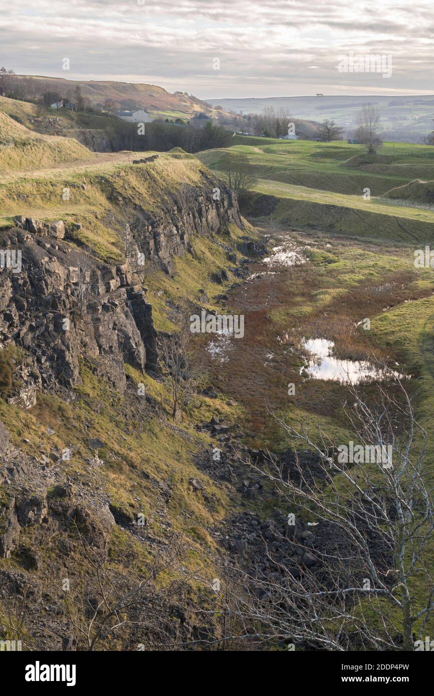 Herbstansicht Blick östlich des stillgestesten Ashes Quarry in Stanhope, County Durham, England, UK Stockfoto