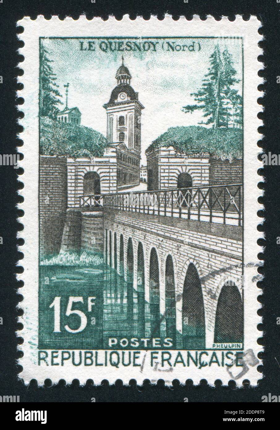 FRANKREICH - UM 1957: Briefmarke gedruckt von Frankreich, zeigt Le Quesnoy, um 1957 Stockfoto