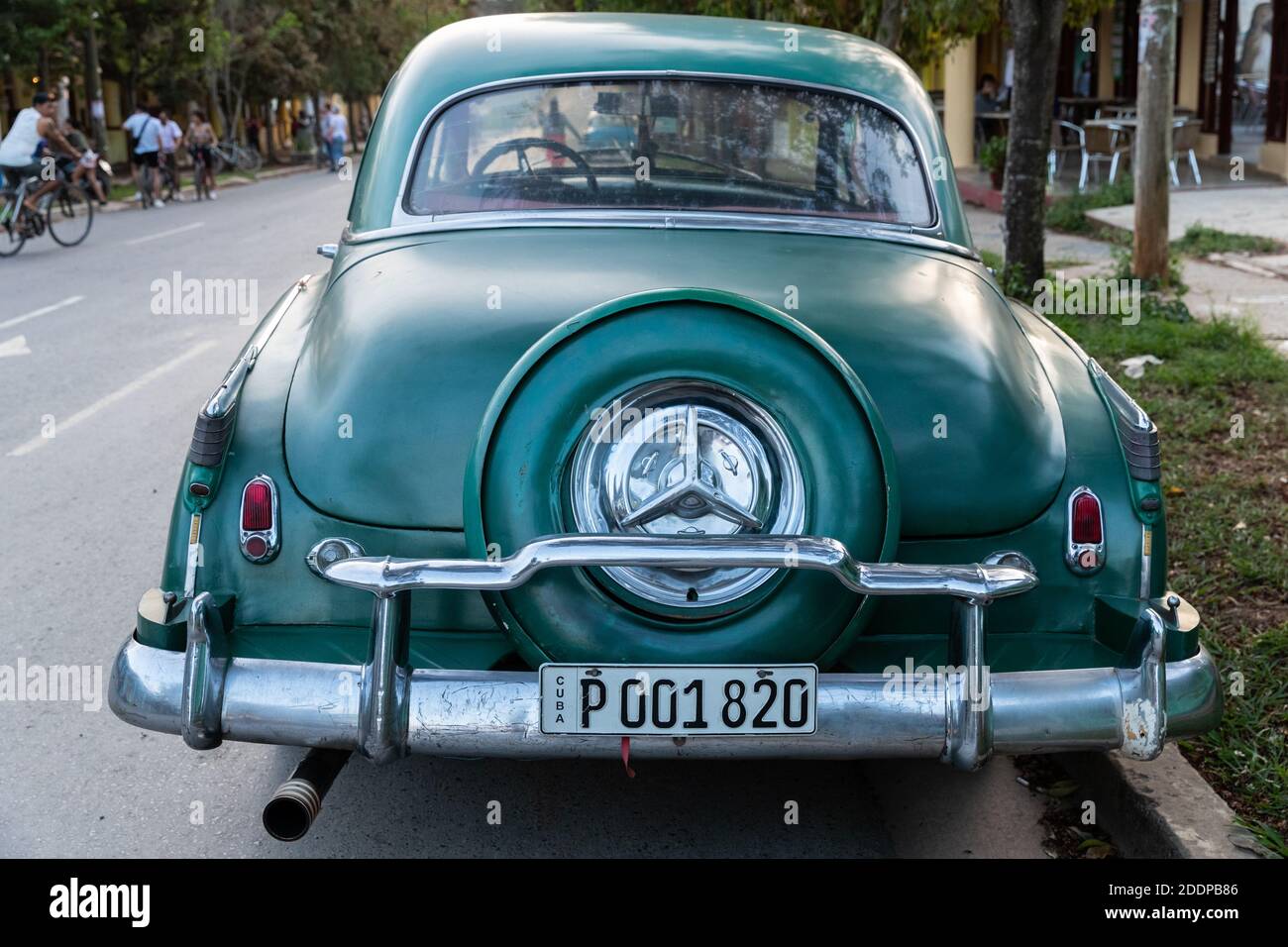 Vinales, Cuba-Feb 15, 2020: Alte amerikanische Oldtimer in Kuba.Diese klassischen Autos werden vor allem als Taxi und auch für Touristen mieten verwendet. Stockfoto