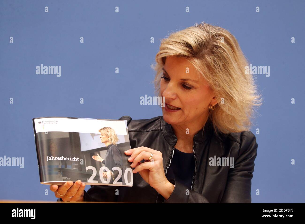 Berlin, Deutschland. November 2020. Daniela Ludwig, Beauftragte der Bundesregierung für Drogen, stellt den Jahresbericht 2020 der Bundespressekonferenz vor. Quelle: Wolfgang Kumm/dpa/Alamy Live News Stockfoto