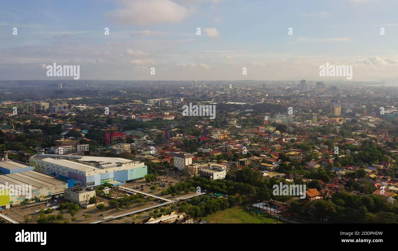 Luftaufnahme der Stadt Davao, der Hauptstadt der Insel Mindanao. Davao del Sur, Philippinen. Stockfoto