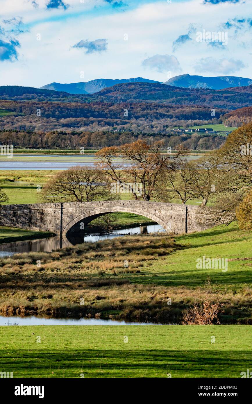 Milnthorpe Bridge und der Fluss Bela, Milnthorpe, Cumbria. VEREINIGTES KÖNIGREICH Stockfoto
