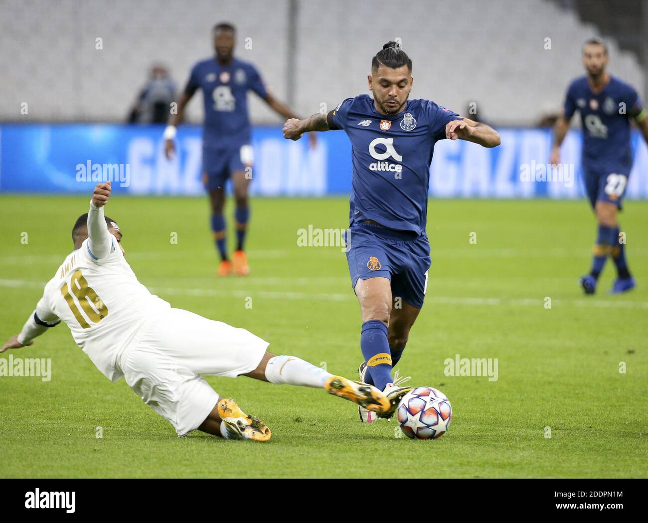 Tecatito alias Jesus Corona of Porto, Jordan Amavi of Marseille (links) während der UEFA Champions League, Gruppe C Fußballspiel Be / LM Stockfoto