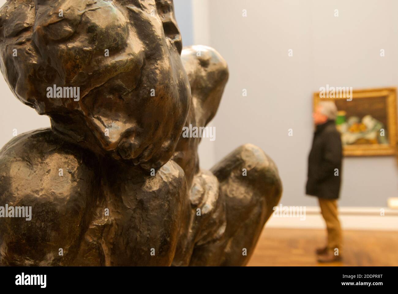 Bronzestatue in der Neuen Pinakothek, München Stockfoto