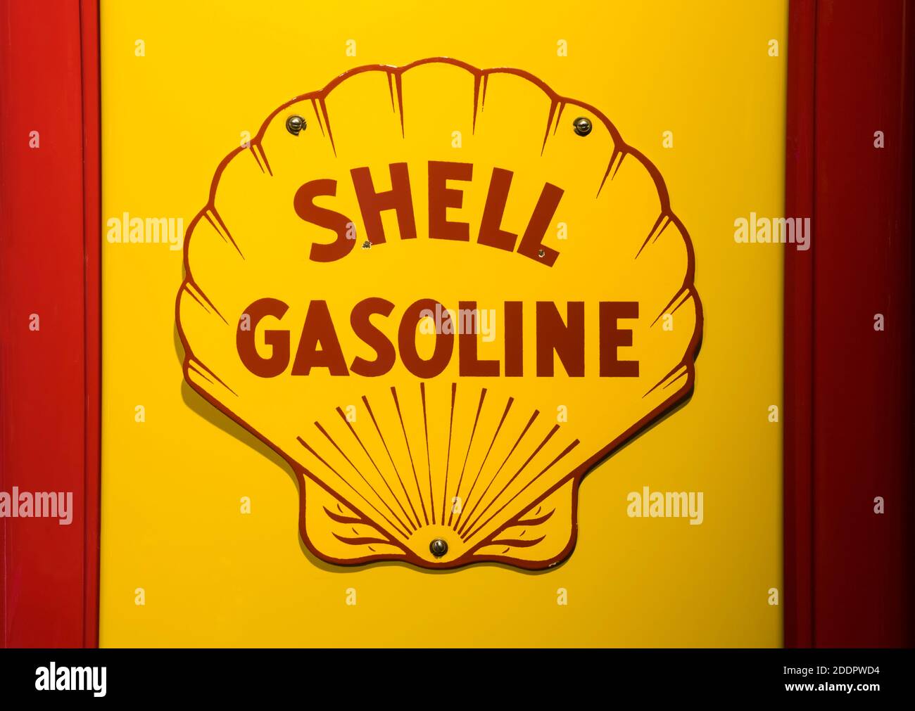 Shell Vintage Benzinpumpe, PS.SPEICHER Museum, Einbeck, Niedersachsen, Deutschland, Europa Stockfoto