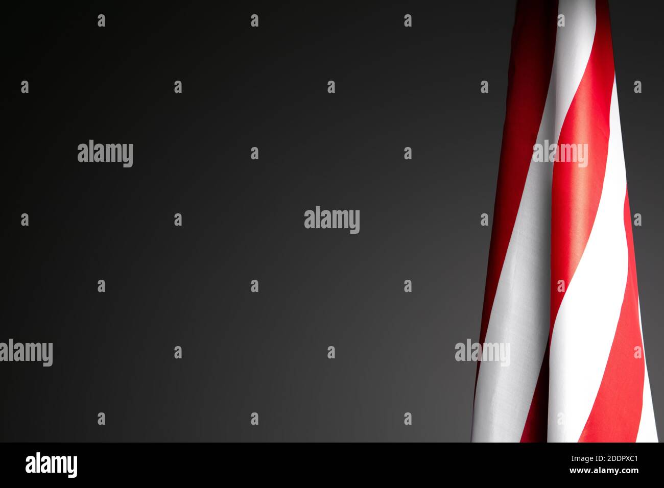 Flagge der USA auf grauem Hintergrund. Copyspace für Text, Bild Stockfoto