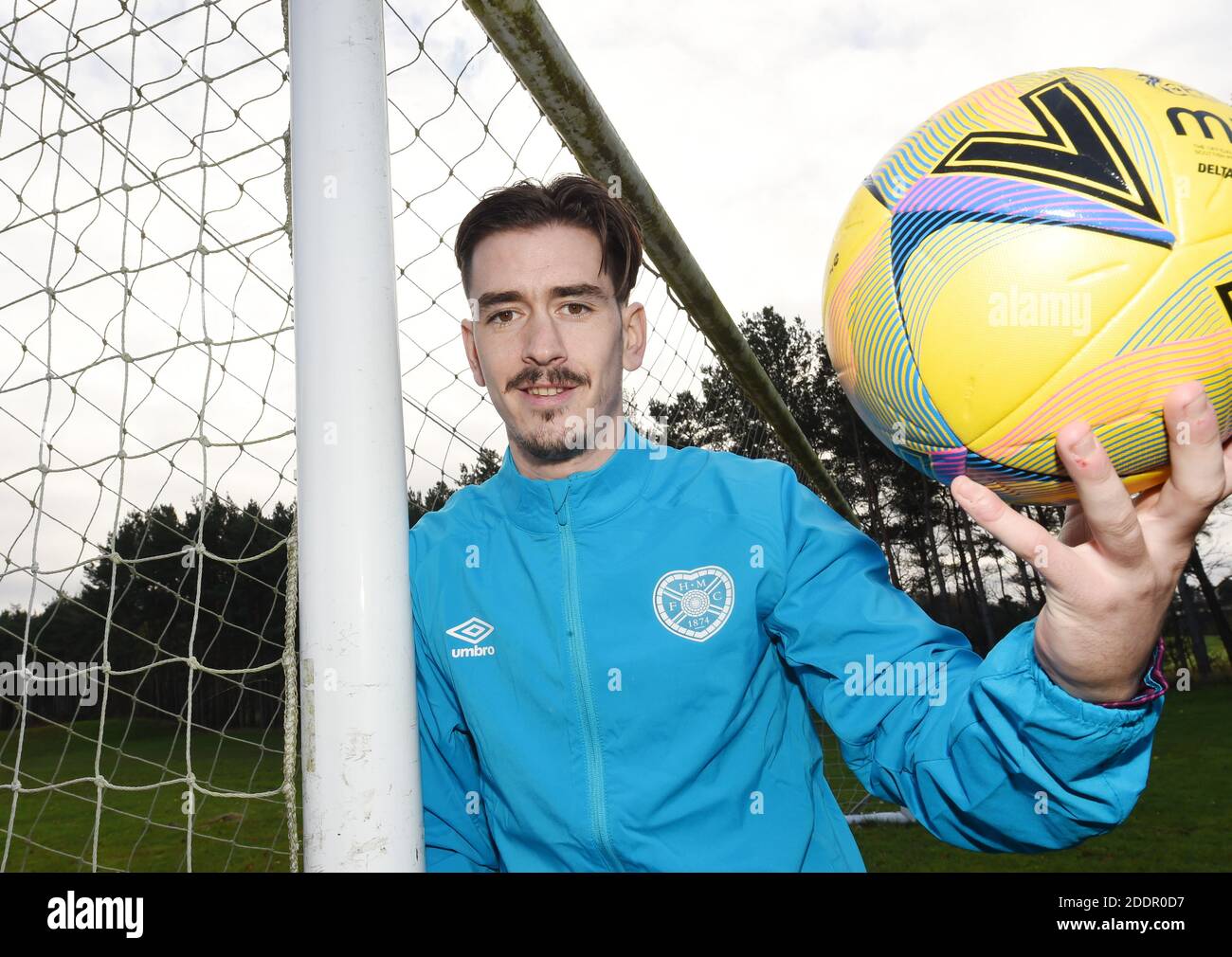 Oriam Sports Centre Riccarton, Edinburgh. Schottland, Vereinigtes Königreich. 26. Nov 20 Hearts Jamie Walker Pressekonferenz vor dem Betfred Cup Spiel gegen Alloa Athletic. Kredit: eric mccowat/Alamy Live Nachrichten Stockfoto