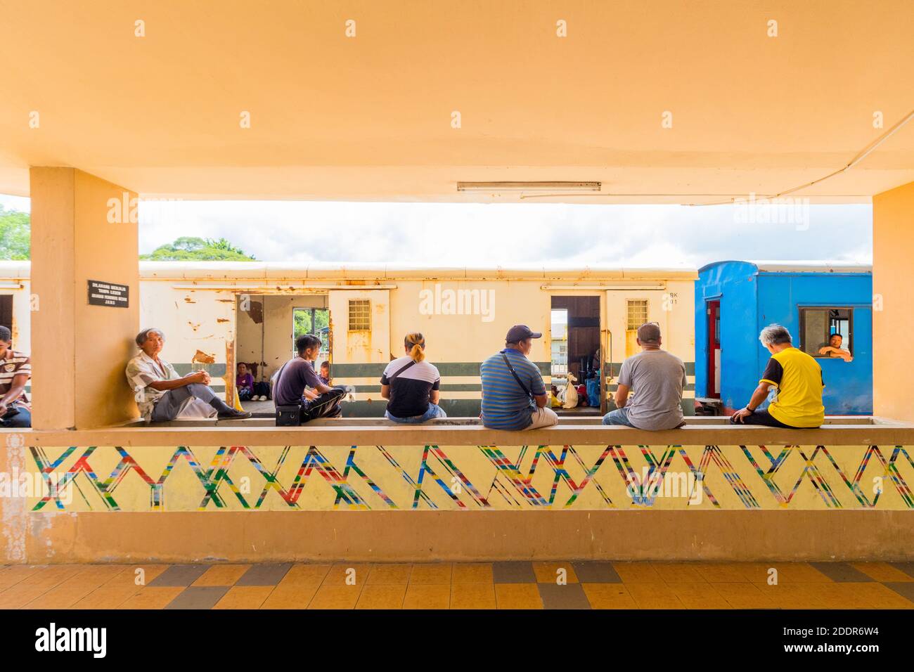 Nehmen Sie einen Zug am Bahnhof Beaufort in Sabah, Malaysia Stockfoto