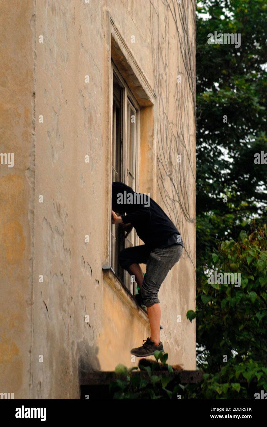 Brechen und Betreten einer Wohnung, Einbruch und Diebstahl als Straftat Stockfoto