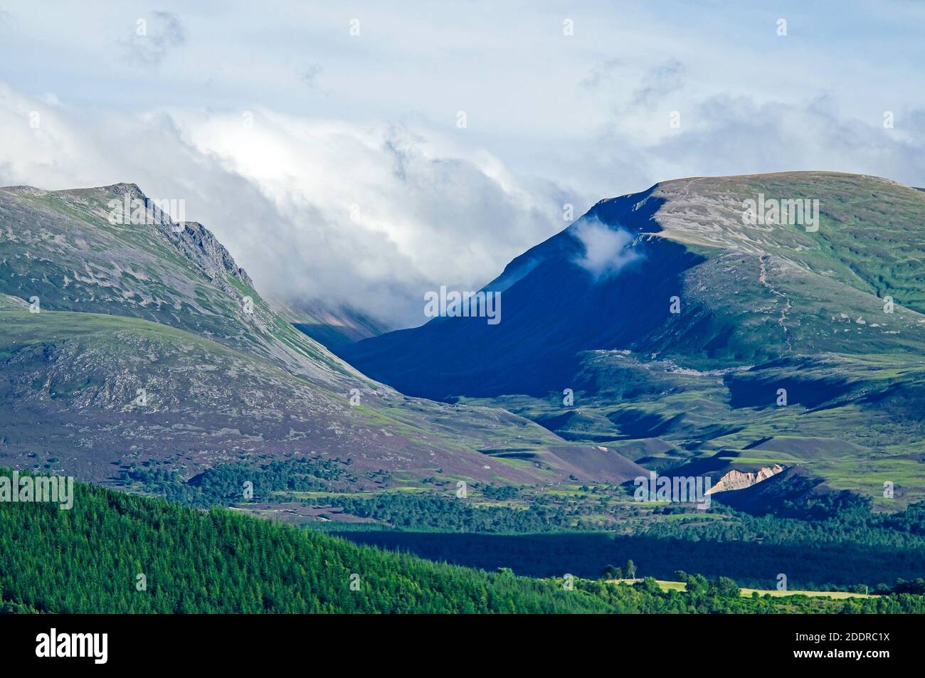 Der Lairig Ghru ist einer der Bergpässe durch die Cairngorms von Schottland. Von Braemar im Süden bis Aviemore im Norden. Stockfoto