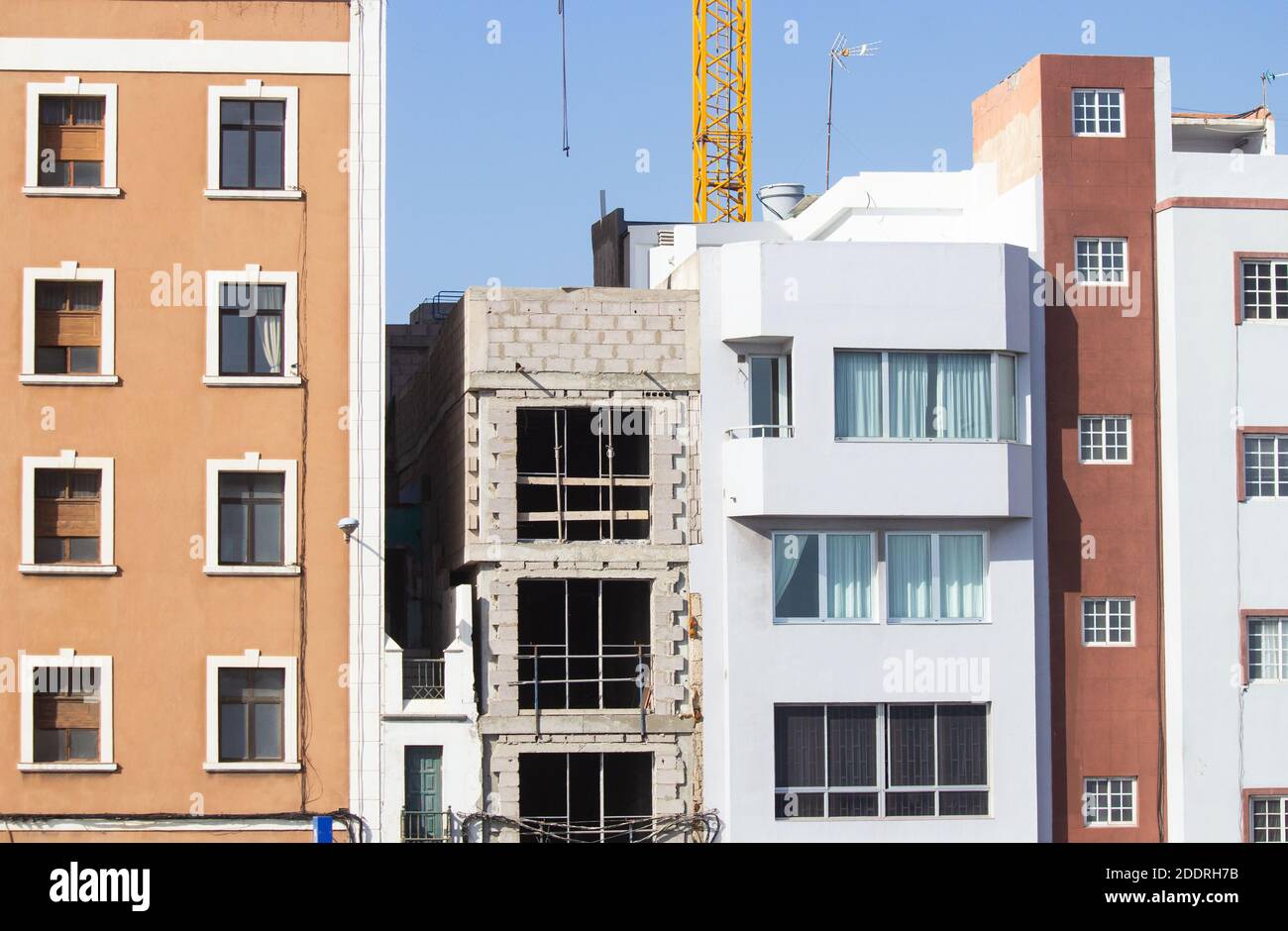 Schmales Gebäude im Bau in Spanien Stockfoto