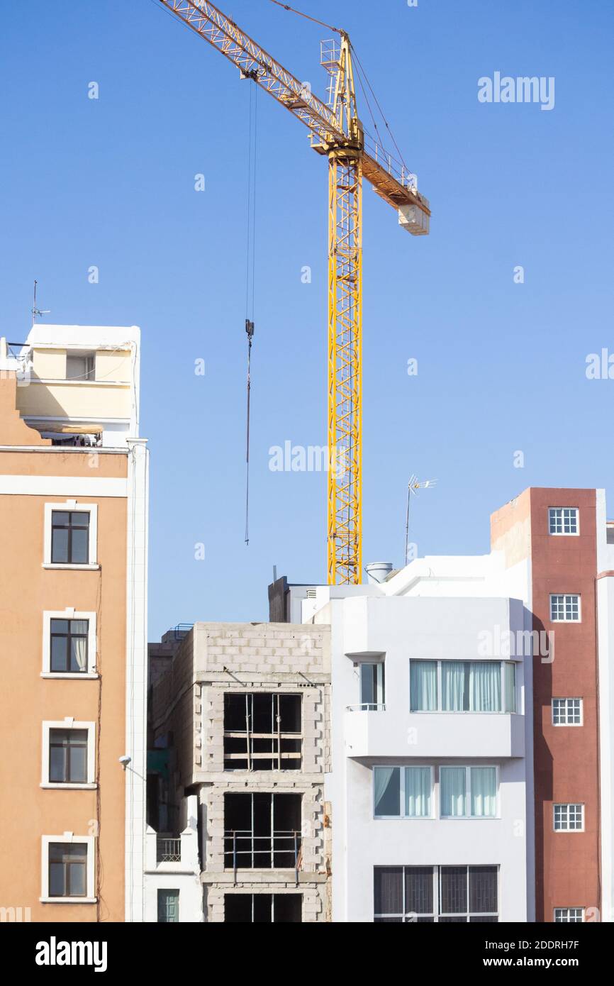 Schmales Gebäude im Bau in Spanien Stockfoto