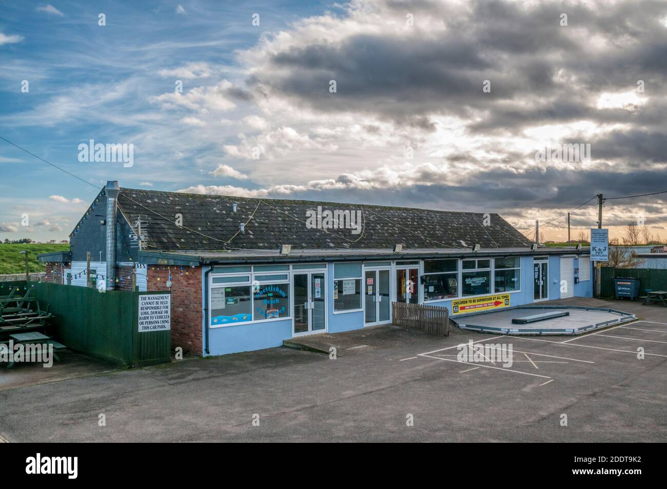 Snettisham Beach Chip Shop in Norfolk, außerhalb der Saison im November. Stockfoto