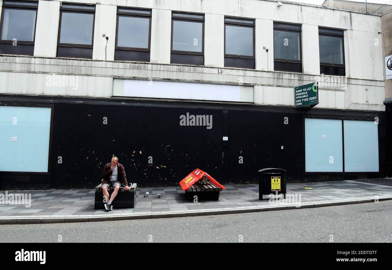 Pontypridd Wales Großbritannien 22. Juni 2020 die Stadt Pontypridd in Südwales, aufgenommen während einer der Welsh Giovernment Lockdown Perioden. Ruhige Straße Stockfoto