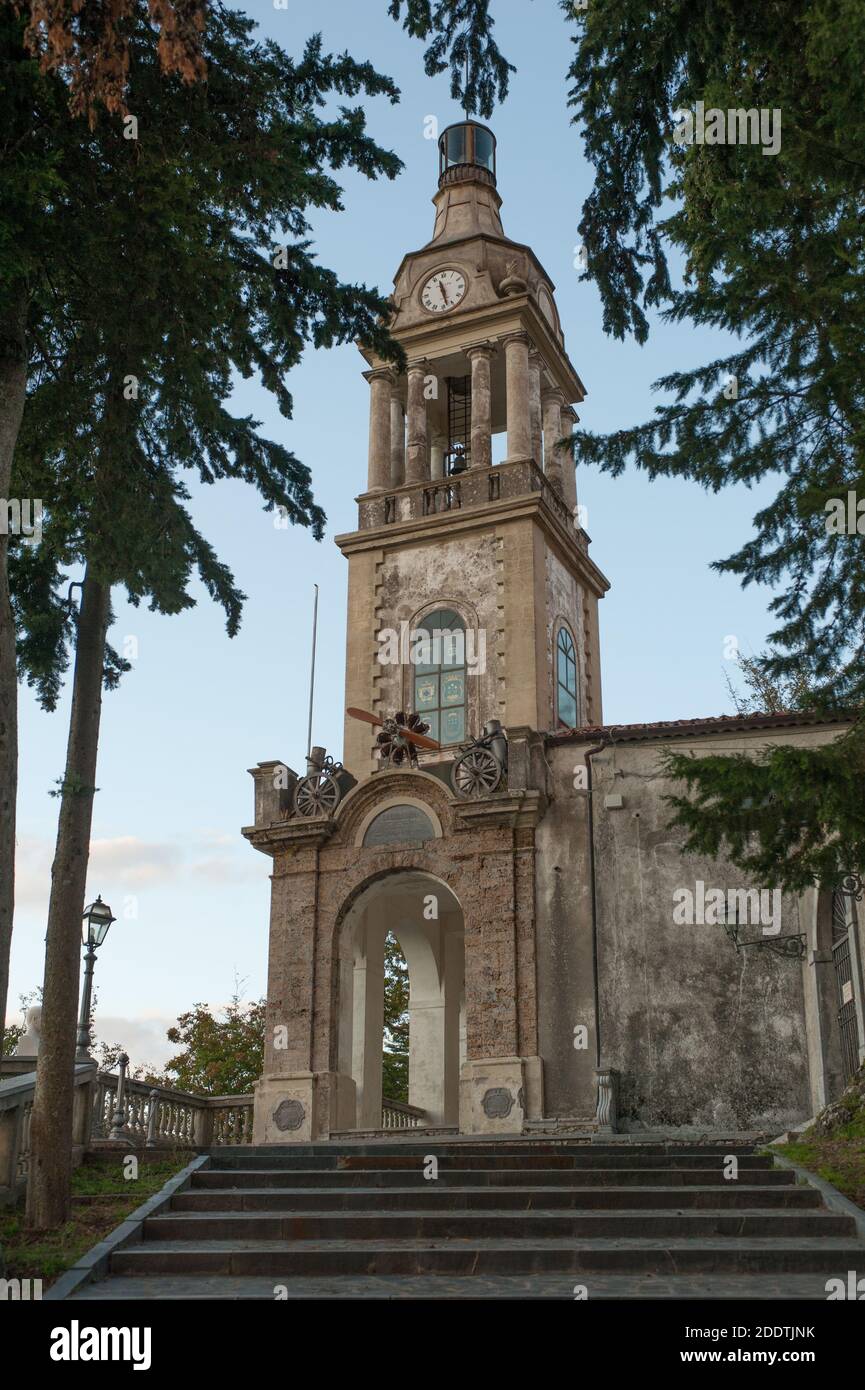 Faro Votivo, ein wichtiges regionales Denkmal, das 1928 zu Ehren der kalabrischen Soldaten errichtet wurde, die im Ersten Weltkrieg starben Stockfoto